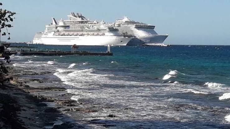 Chocan cruceros en Cozumel