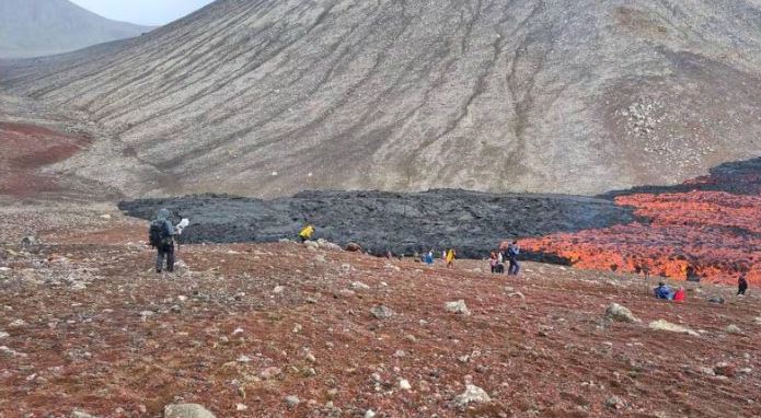 Islandia en emergencia por enjambre sísmico y posible erupción de volcán