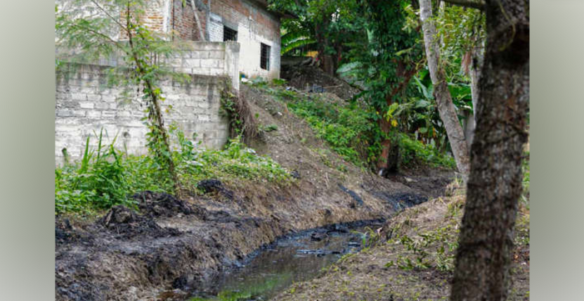 Veracruz: Pemex causa derrame de hidrocarburos que afecta comunidad indígena