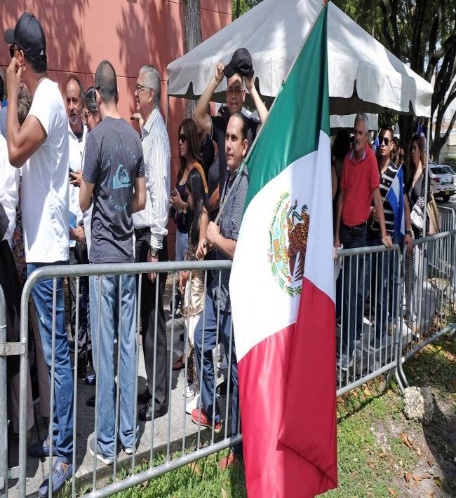 José José será cremado; la mitad de las cenizas irán a México