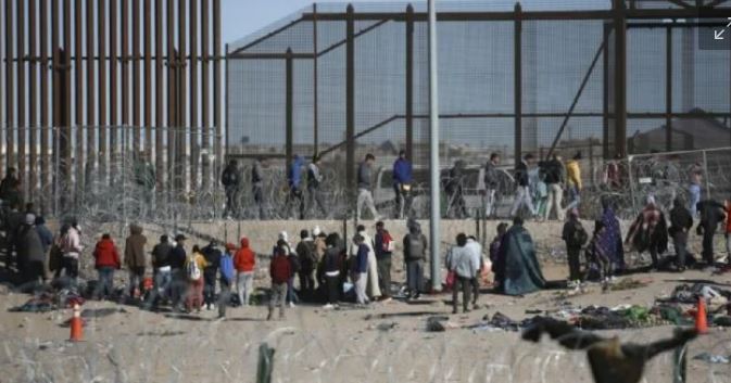 México retira campamento de migrantes en la frontera