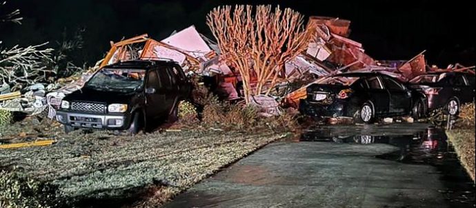 (Video ) Tornado azota Carolina del Norte; hay 3 muertos y daños