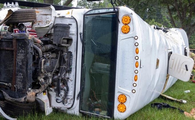 Florida: Se accidenta autobús con trabajadores mexicanos; hay 8 muertos