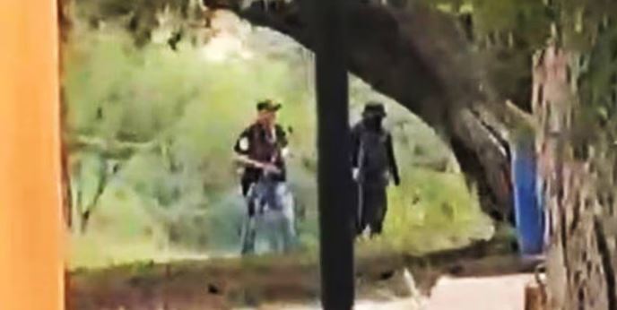 VIDEO: Hombres con armas largas se meten a secundaria tras enfrentamiento en Zacatecas