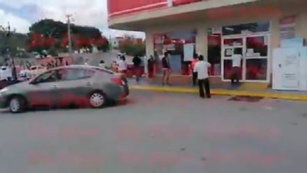 (Video) Cancún: Promoción de cervezas hace salir a la gente en plena fase 3