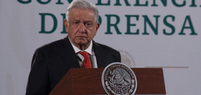 AMLO minimiza protestas de médicos privados y les repite que deben esperar