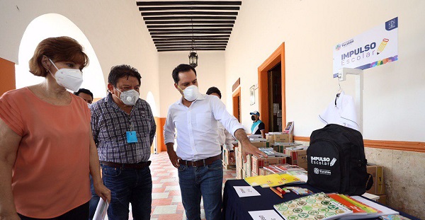 Vila verifica en Cuncunul y Chichimilá construcción de cuartos adicionales y baños