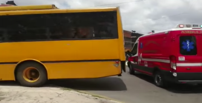 Mérida: Camionero se desmaya al volante y daña cuatro autos