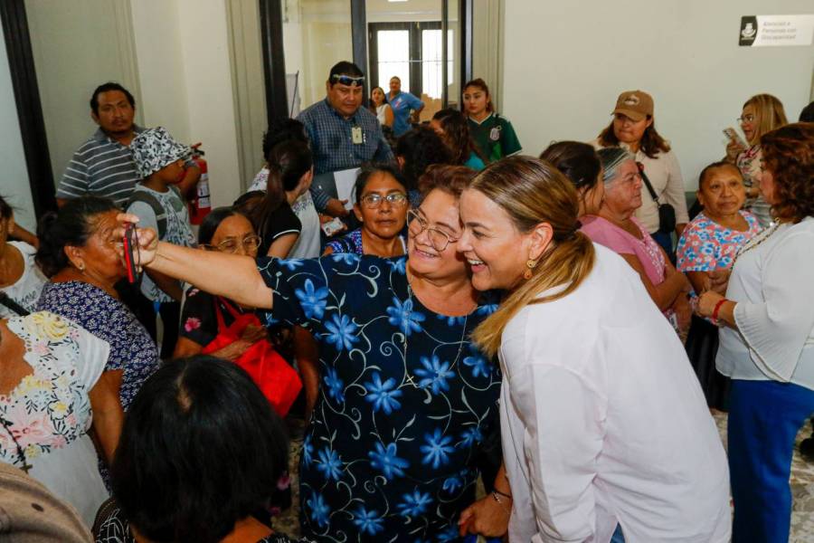 Cecilia Patrón refrenda su compromiso con los adultos mayores de Mérida