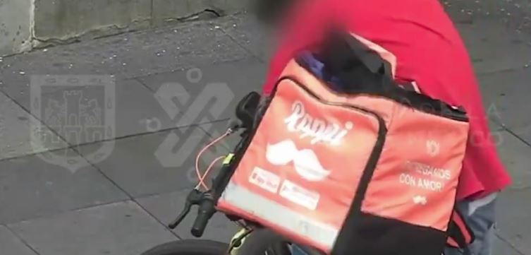 (Vídeo) Se hizo pasar por repartidor de “Rappi” para robar bicicleta; lo atrapan