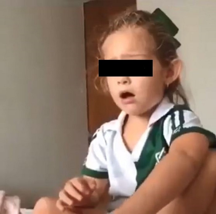 Niña yucateca se hace famosa y ahora hasta es un sticker: “Que maaala”