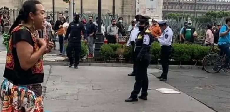 CDMX: Policías quitan su triciclo a ‘LadyTacosdeCanasta’ y le tiran su mercancía