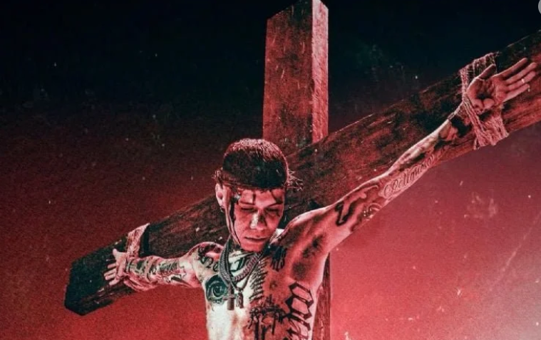 Santa Fe Klan causa polémica tras recrear crucifixión de Cristo en redes sociales