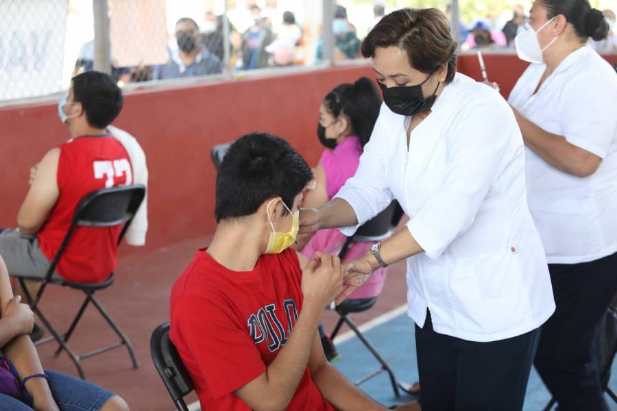 Inicia vacunación contra Coronavirus para adolescentes de 15 a 17 años en Mérida