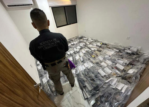 Armas y droga decomisadas en cateo en Veracruz eran para el Cártel de Sinaloa