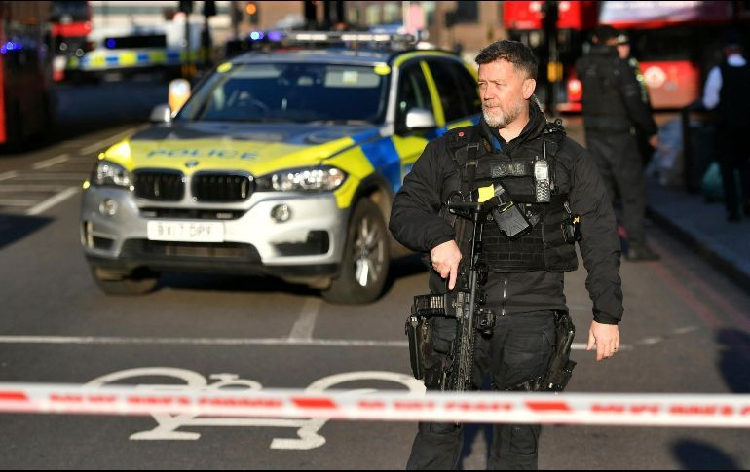 Policía británica cierra el puente de Londres por un tiroteo