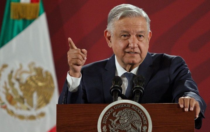 AMLO escribe en su Facebook que no permitirá un golpe de Estado