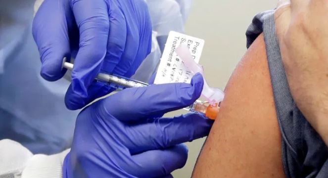 Vacuna AstraZeneca estará hasta marzo en “fase avanzada de distribución”