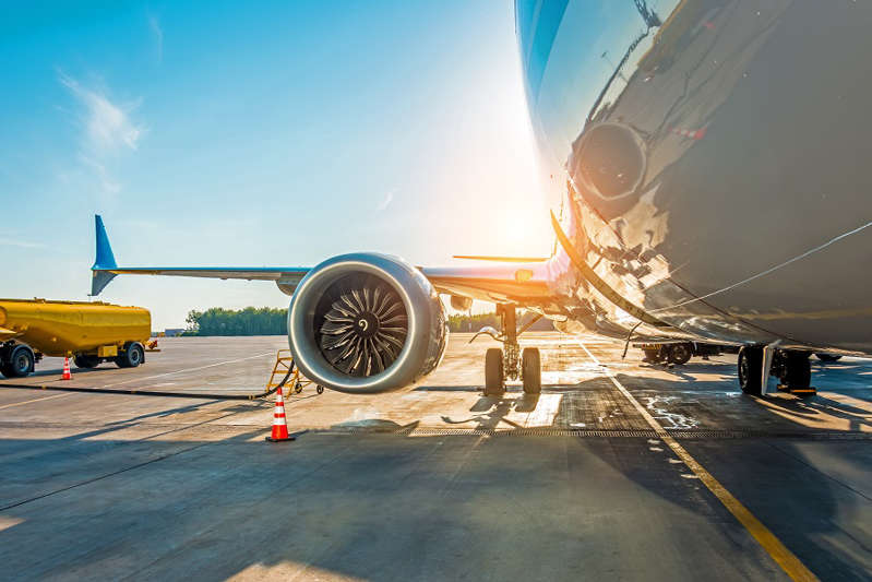 Avión aterriza de emergencia en Los Ángeles tras impactar un ave con la turbina