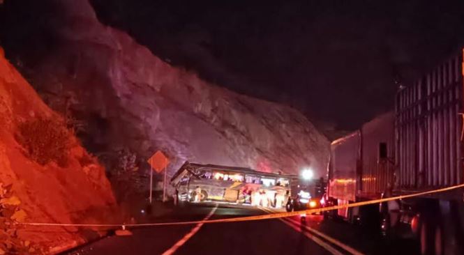 Accidente de bús deja 4 muertos y 35 heridos entre Oaxaca y Puebla