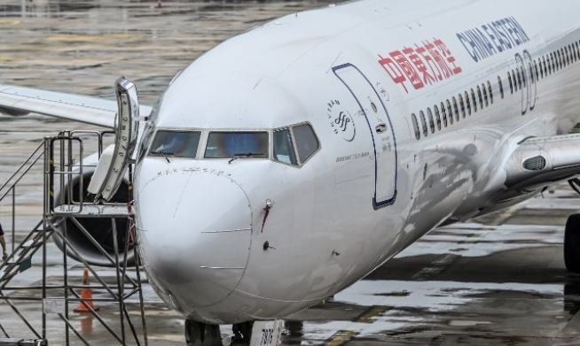 Primer vuelo europeo a China llega con un caso positivo de covid-19