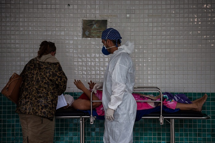 Brasil: Ordenan toque de queda en el Amazonas por colapso hospitalario