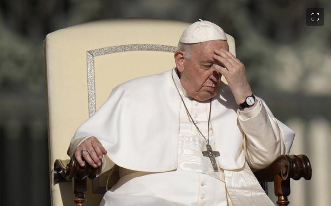 El Papa pierde la paciencia y regaña a mujer que pidió bendición para su perro