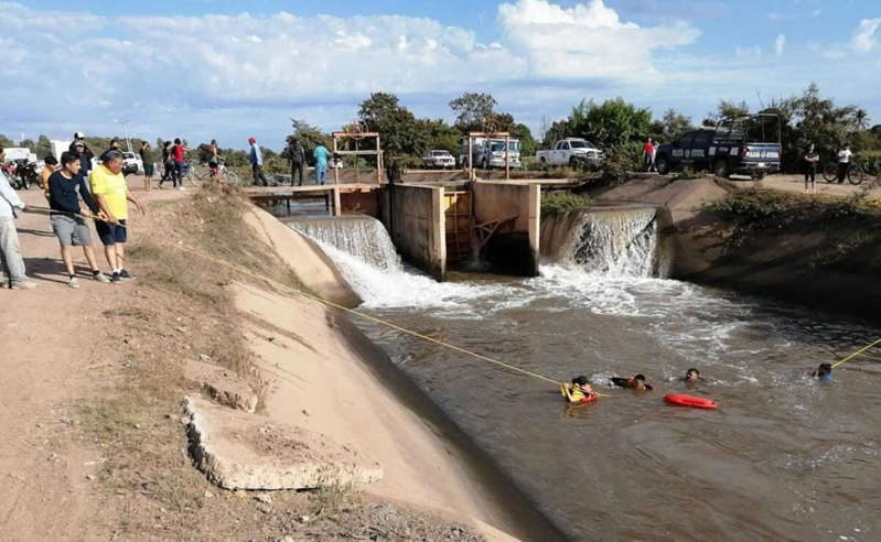 Perro correteó a niños en cuatrimoto y al tratar de huir caen a canal; dos mueren