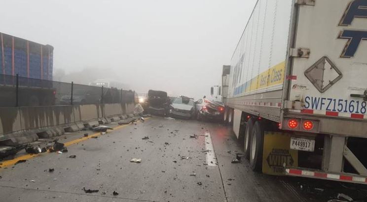 Chocan al menos 20 vehículos en autopista Monterrey-Saltillo