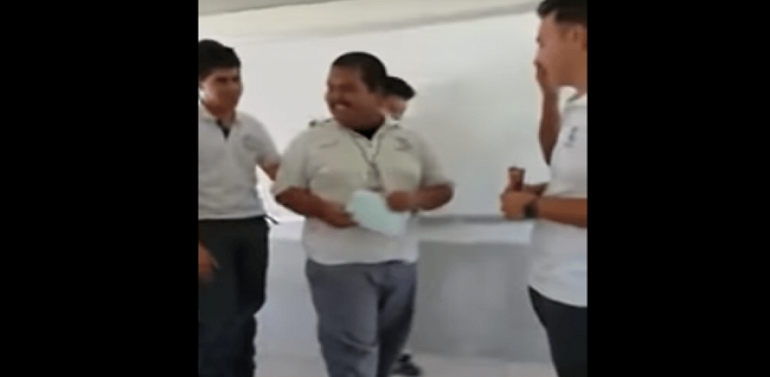 VIDEO: Estudiantes donan sus becas de AMLO para apoyar a compañero necesitado realmente