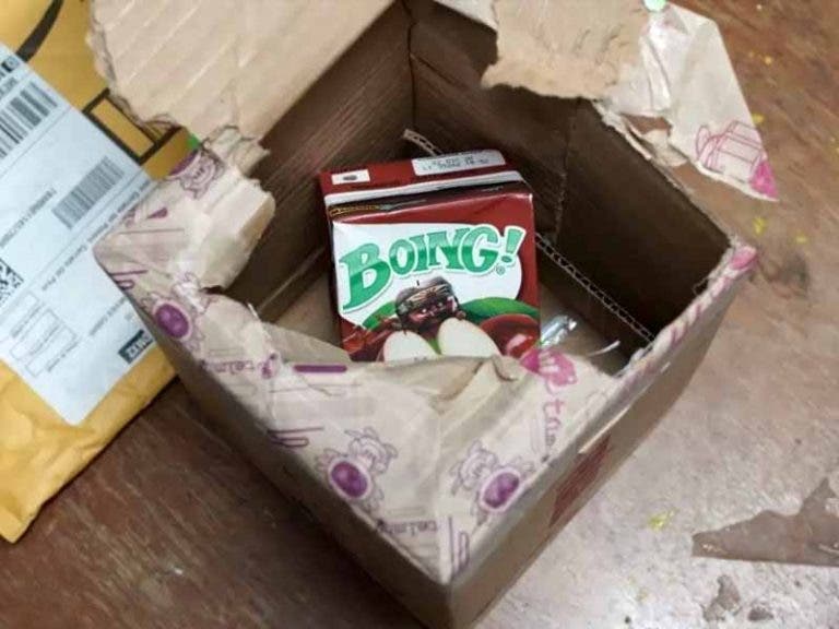 ¡Otra vez! Pidió un celular por Amazon y recibió un Boing de manzana