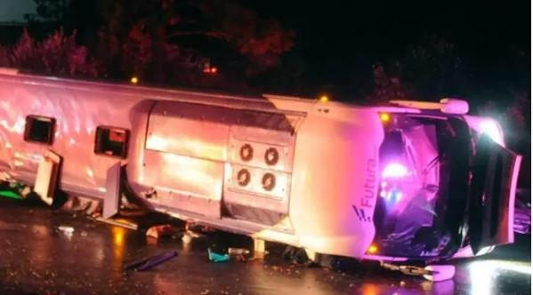 Vuelca autobús donde viajaban simpatizantes de FRENAA; hay un muerto