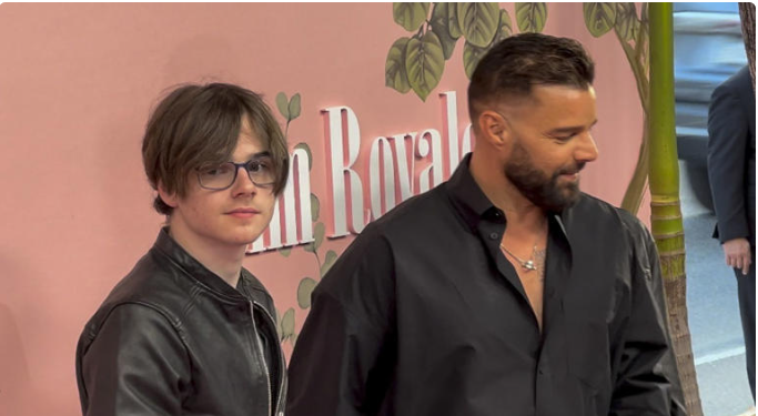 Valentino, hijo de Ricky Martin, le ‘copia’ a su papá y presume sus músculos