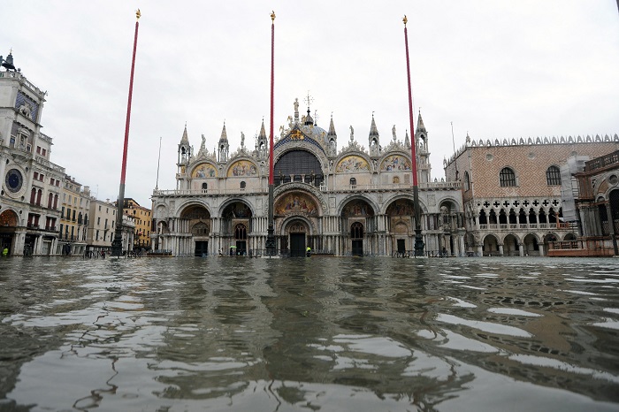 Marea alta inunda Venecia; no se activó barrera