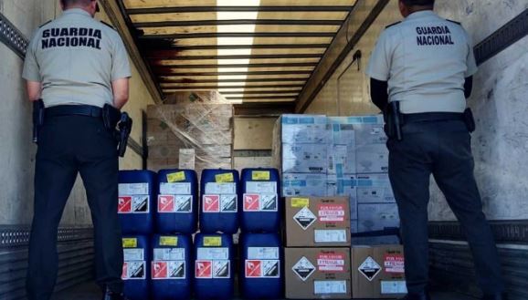Decomisan en Sinaloa 30 mil litros de sustancias para fabricar droga sinténtica