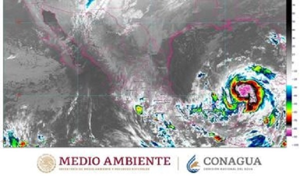 Conagua: El centro de Zeta entró a tierra cerca de Tulum, Quintana Roo