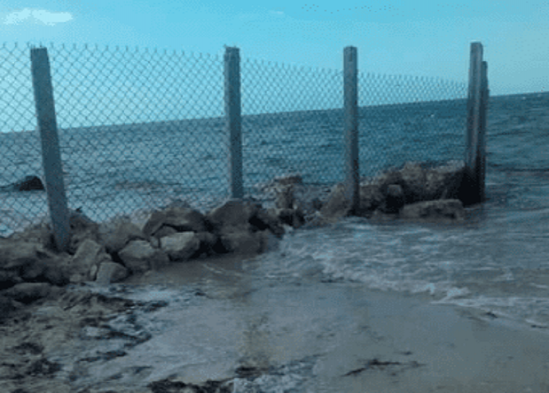 Estadounidense hace su ‘muro fronterizo’ y cierra el paso en Santa Clara, Yucatán