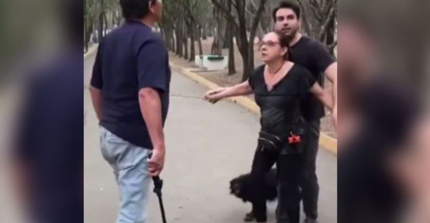 (VIDEO) CDMX: Intenta apuñalar a otro por una pelea de perros en un parque