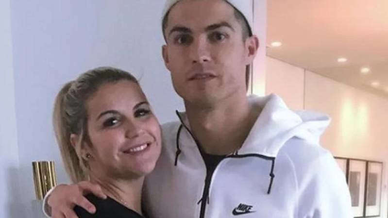 Hermana de Cristiano Ronaldo es hospitalizada por complicaciones de Covid-19 .