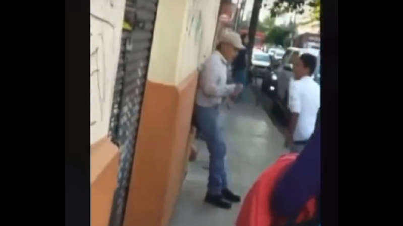 Detienen a jóvenes que por diversión, grabaron cómo agredieron a un abuelo