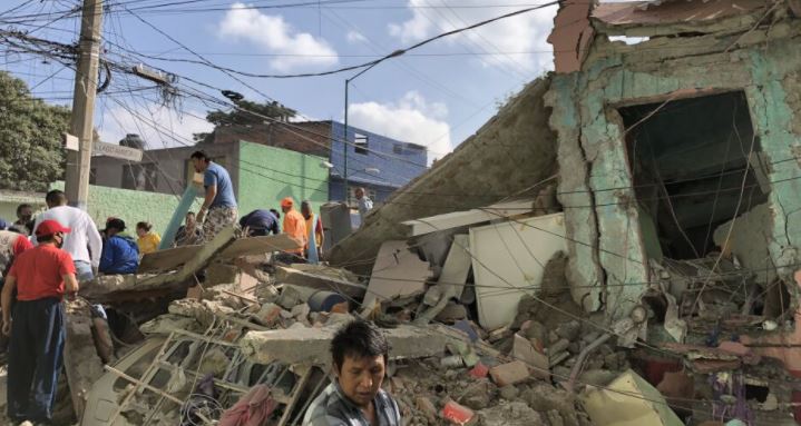 Muere una joven en explosión y derrumbe de vivienda en CDMX