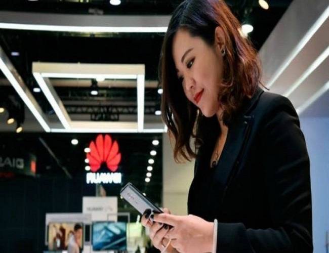 Chinos renuncian en masa a sus iPhones en favor de dispositivos de Huawei