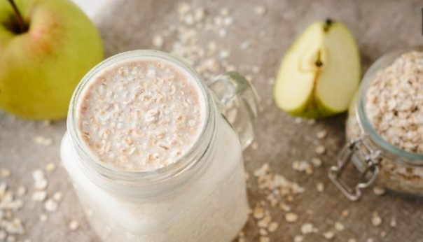 Licuado de avena y manzana para reducir tu colesterol