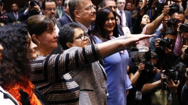 Raquel Buenrostro rinde protesta como titular del SAT