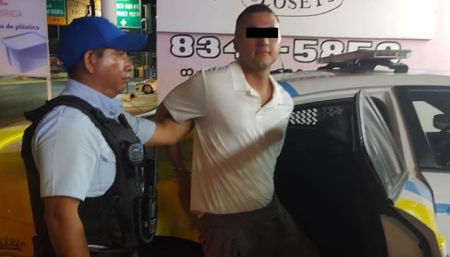 Nuevo León: Por un mensaje de WhatsApp, sujeto golpea a su novia