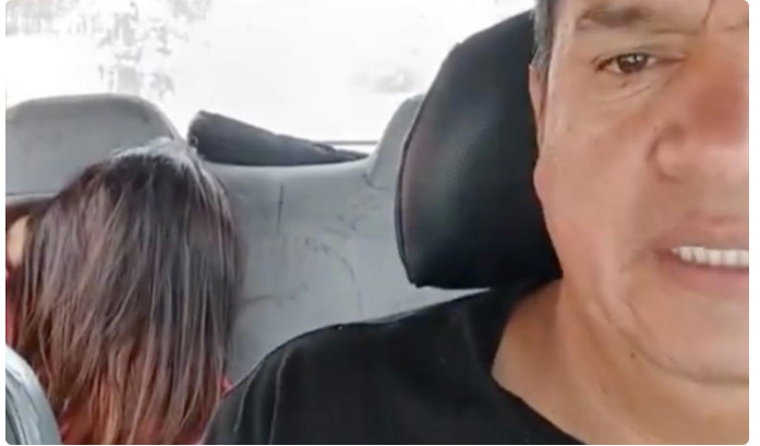Taxista rescata a jovencita que encontró tirada en el piso