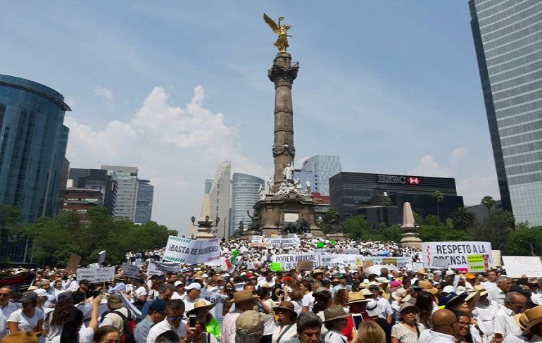 Miles marchan para pedir a López Obrador su renuncia