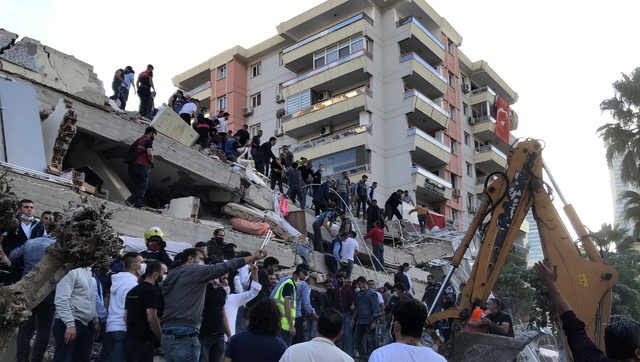 Mini-tsunami en Turquía por sismo de magnitud 7: al menos 4 muertos