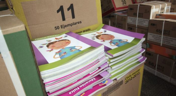 AMLO asegura que los nuevos libros de texto se van a distribuir y entregar pese a amparos