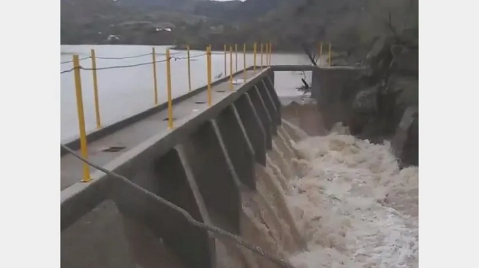 Se desborda presa La Angostura; están en peligro tres municipios